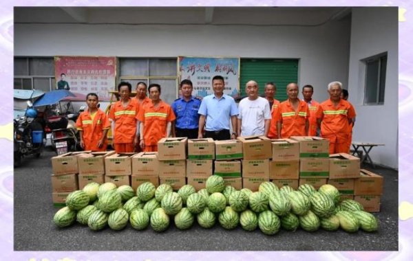 10倍杠杆配资 老板购5000斤西瓜送环卫工 爱心传递清凉